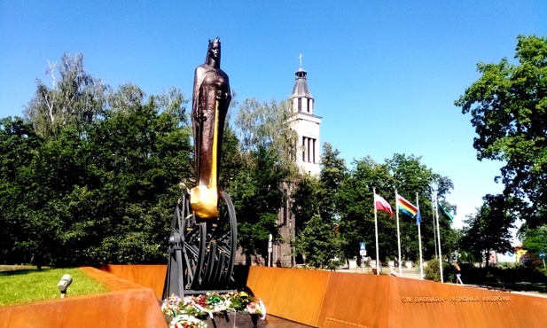 Knurów. Pomnik św. Barbary