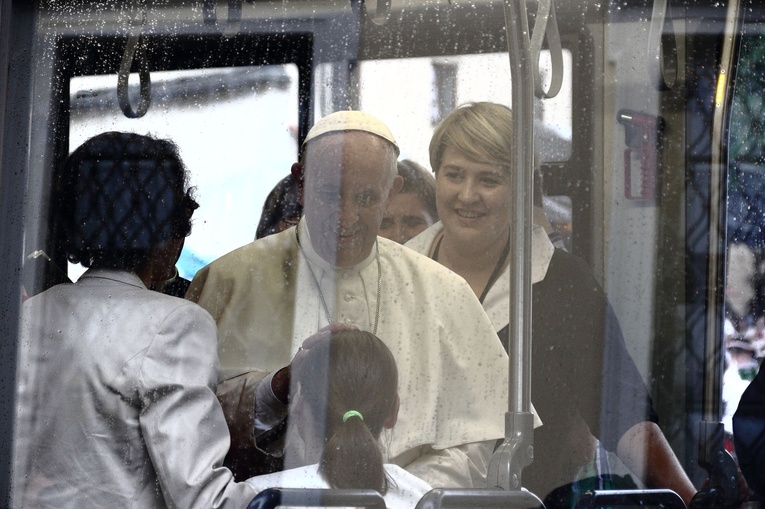 Papież czułości. 5 poruszających gestów Franciszka