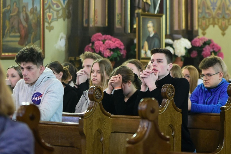 Pielgrzymka maturzystów do Gietrzwałdu
