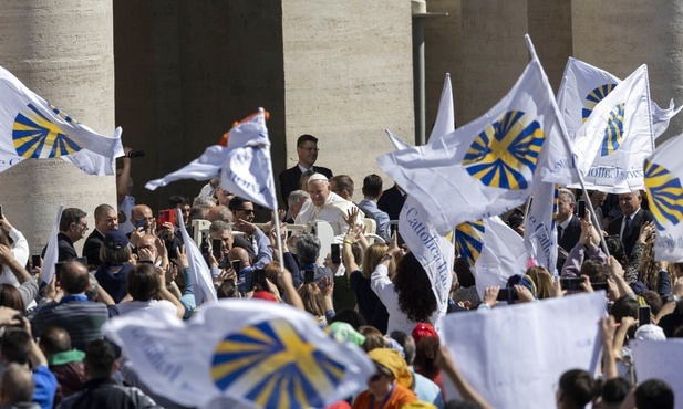 Papież: chrzest i dary Ducha Świętego są podstawą misji w Kościele