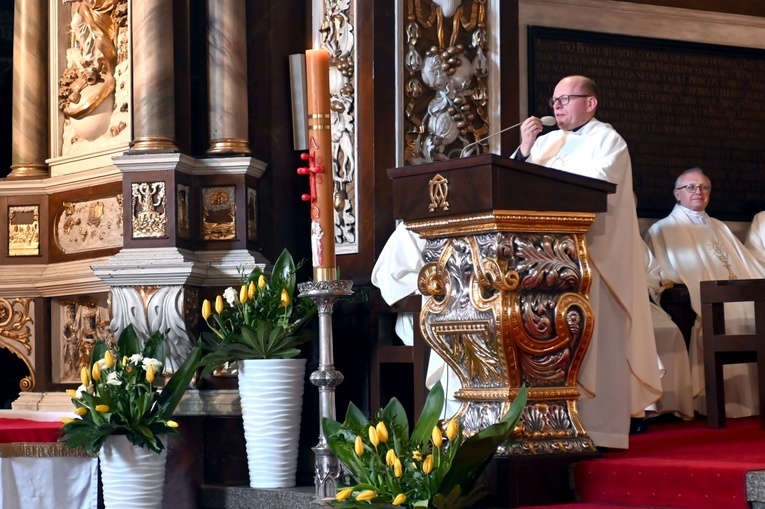 Promocja ceremoniarzy i lektorów w świdnickiej katedrze 