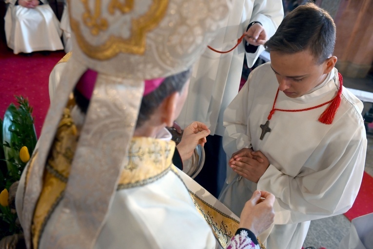 Promocja ceremoniarzy i lektorów w świdnickiej katedrze 