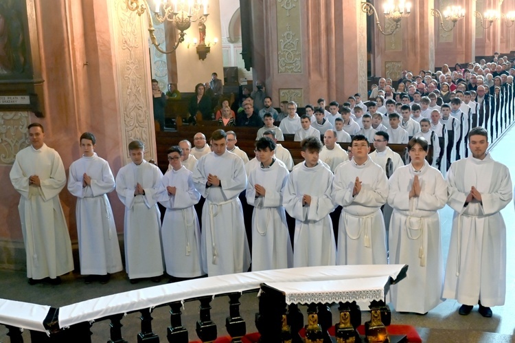 Promocja ceremoniarzy i lektorów w świdnickiej katedrze 