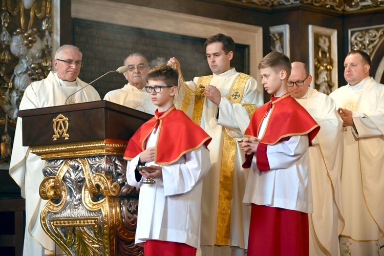 Promocja ceremoniarzy i lektorów w świdnickiej katedrze 