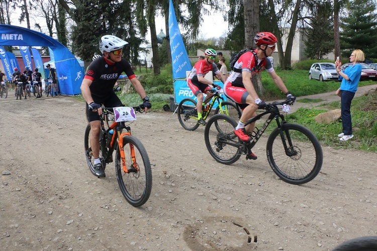 6. Henrykowski Maraton Rowerowy - Mistrzostwa Polski Księży MTB