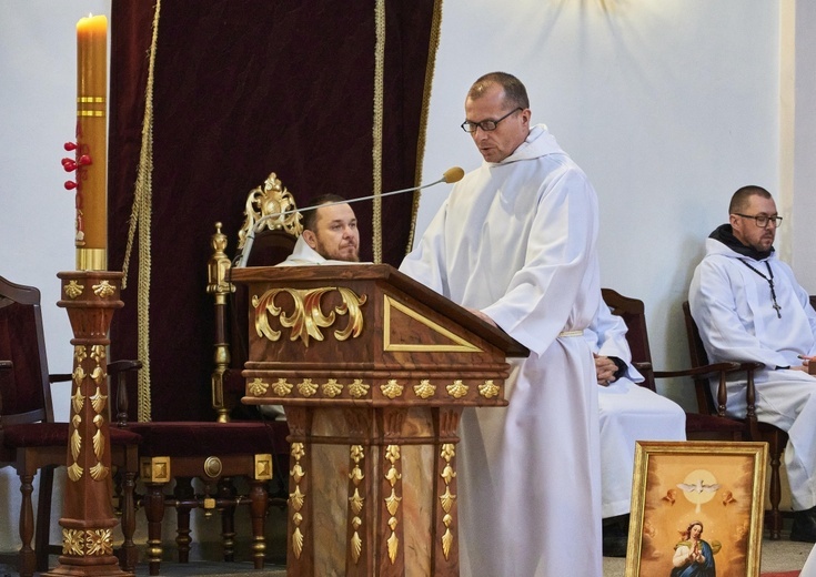 Świerki. Wprowadzenie relikwii św. Charbela i św. Stanisława Papczyńskiego