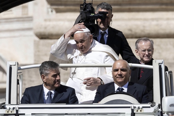 Papież Franciszek: Jan Paweł II był święty za życia i jest nim formalnie teraz po śmierci