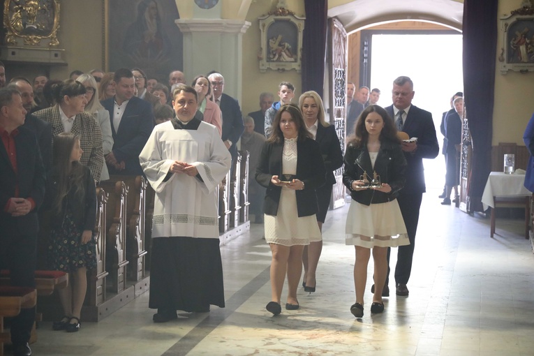 Poświęcenie ołtarza w Majdanie Królewskim