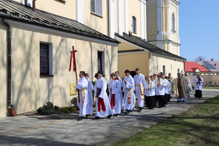 Poświęcenie ołtarza w Majdanie Królewskim