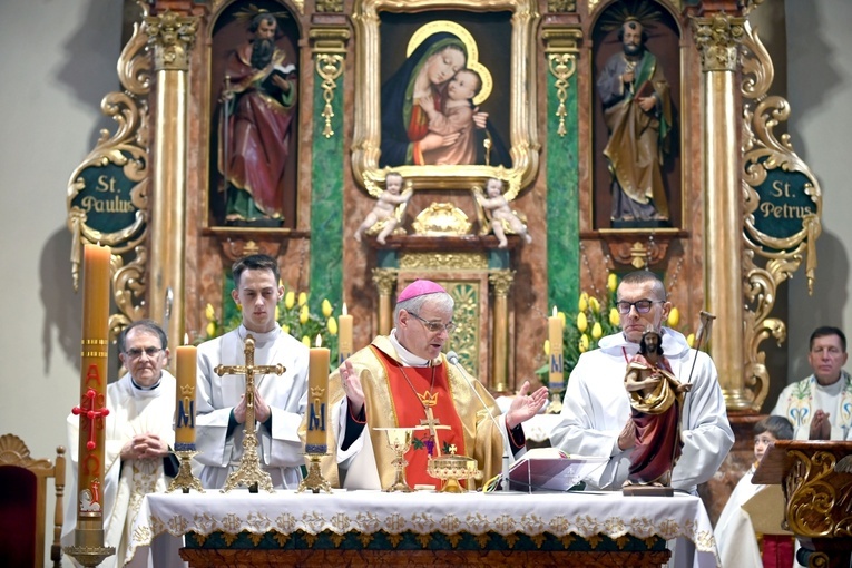 Mszy św. w 20. rocznicę intronizacji obrazu przewodniczył bp Marek Mendyk.