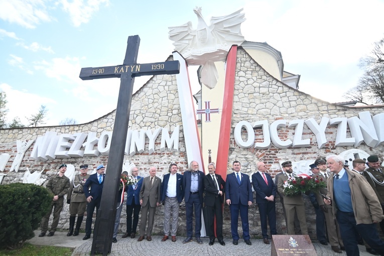 Odsłonięcie pomnika Dla Ciebie, Polsko