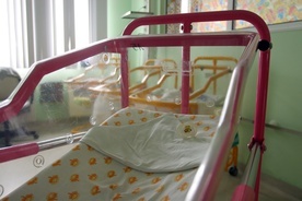 Mediolan. Martwy noworodek w pojemniku na używaną odzież