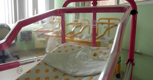 Mediolan. Martwy noworodek w pojemniku na używaną odzież
