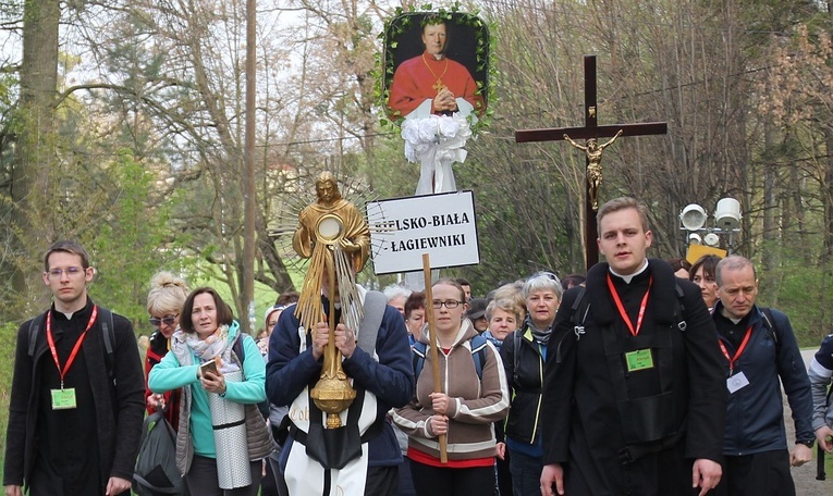 "Panie, przymnóż nam wiary" - ruszamy z Hałcnowa do Łagiewnik!