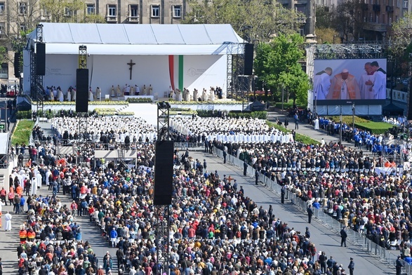 Papież w Budapeszcie: Chrystus nas wyzwa i posyła w świat 