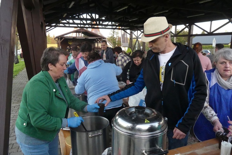 Pielgrzymi łagiewniccy dotarli na nocleg do Witkowic - 2023