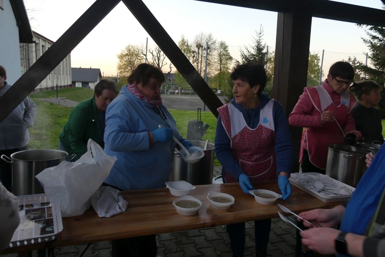 Pielgrzymi łagiewniccy dotarli na nocleg do Witkowic - 2023