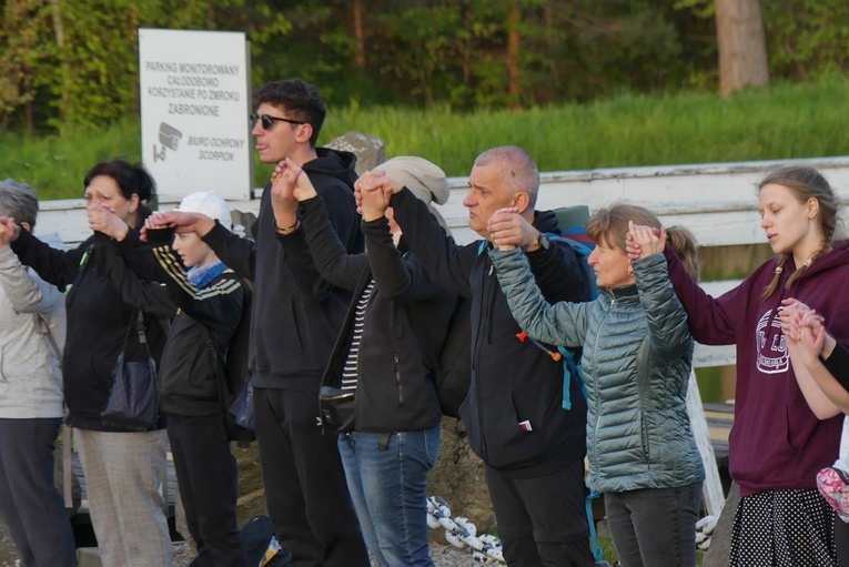 Pielgrzymi łagiewniccy dotarli na nocleg do Witkowic - 2023