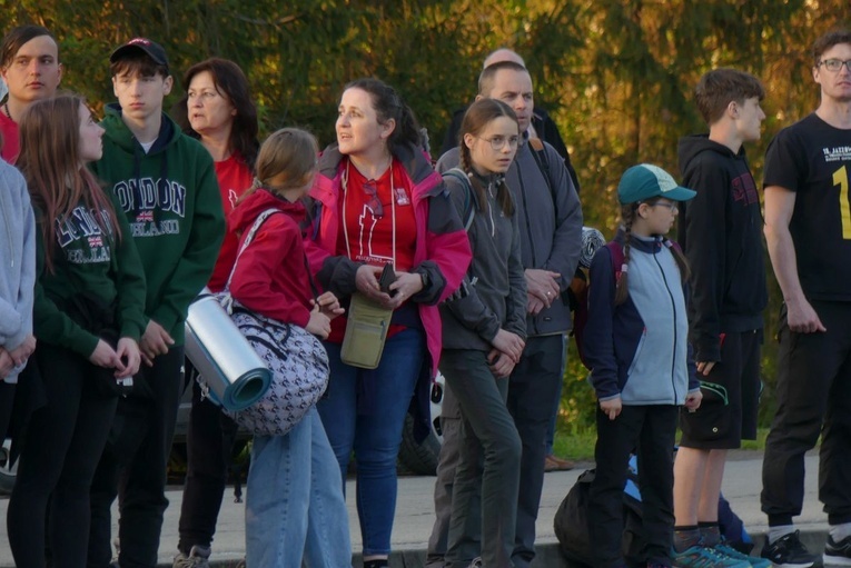 Pielgrzymi łagiewniccy dotarli na nocleg do Witkowic - 2023