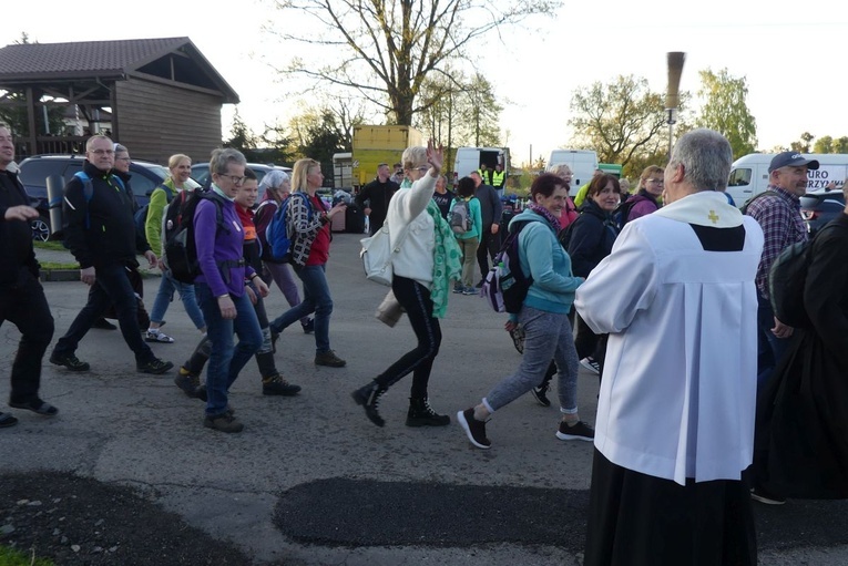 Pielgrzymi łagiewniccy dotarli na nocleg do Witkowic - 2023