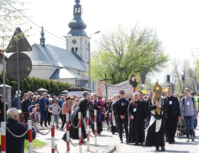 W drogę z Hałcnowa do Łagiewnik wyrusza grupa św. Faustyny - 2023