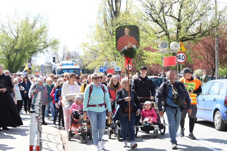 W drogę z Hałcnowa do Łagiewnik wyrusza grupa św. J. Bilczewskiego - 2023