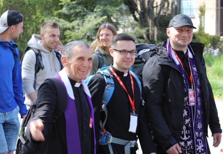 W drogę z Hałcnowa do Łagiewnik wyrusza grupa św. Matki Teresy - 2023