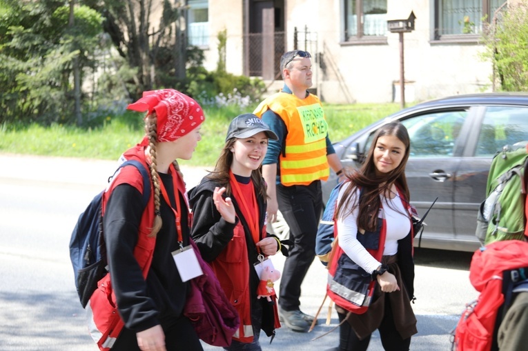 W drogę z Hałcnowa do Łagiewnik wyrusza grupa św. Brata Alberta - 2023