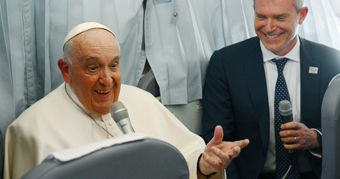 Papież w samolocie o relacjach z Ukrainą, Rosją, kryzysie migracyjnym