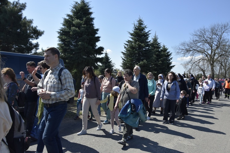 Pielgrzymka z Roszkowej Woli do Żdżar