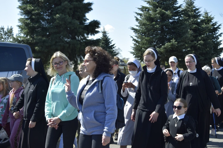 Pielgrzymka z Roszkowej Woli do Żdżar