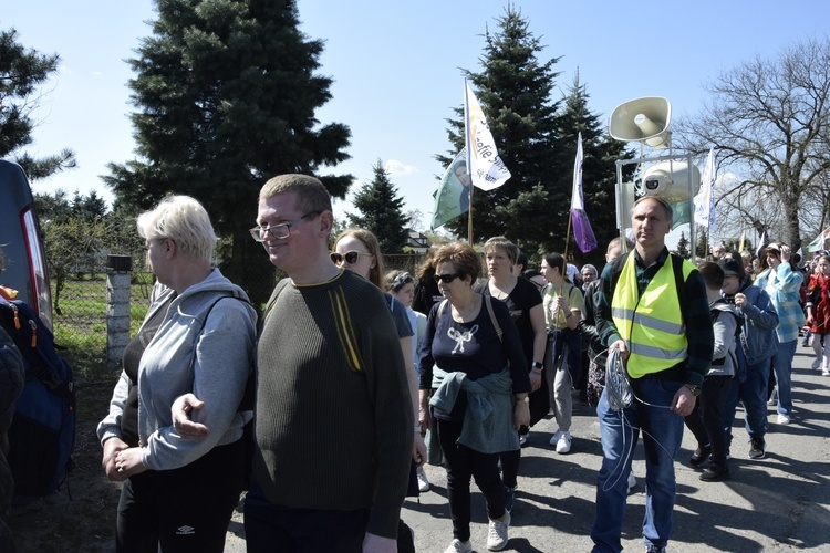 Pielgrzymka z Roszkowej Woli do Żdżar