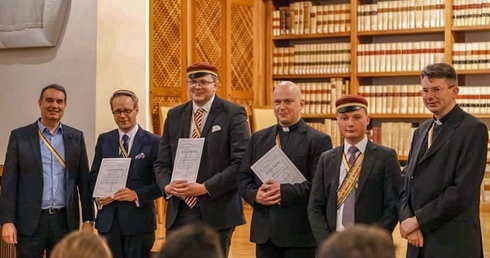 Ks. Herok otrzymał międzynarodową nagrodę za najlepszą pracę teologiczną