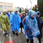 Pielgrzymi w deszczowym Radziszowie - III dzień w drodze do Łagiewnik