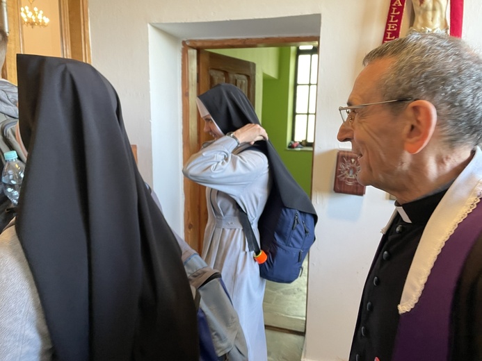 Powitanie grupy św. Matki Teresy na noclegu w Malcu