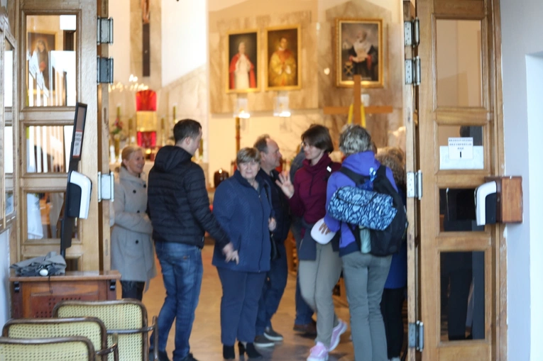 Powitanie grupy św. Matki Teresy na noclegu w Malcu