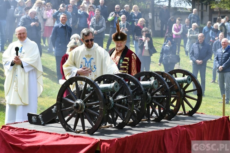 Rokitno. Jak co roku były salwy armatnie na cześć Królowej Polski
