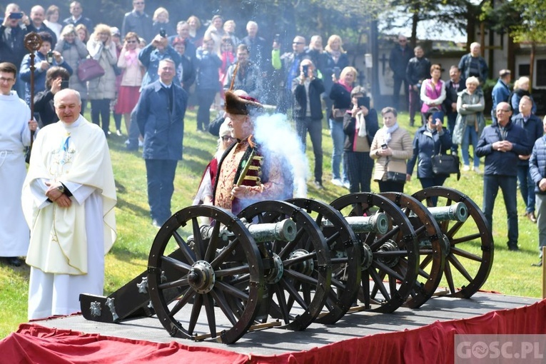 Rokitno. Jak co roku były salwy armatnie na cześć Królowej Polski