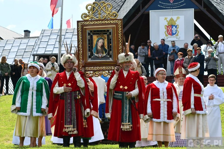 Rokitno. Jak co roku były salwy armatnie na cześć Królowej Polski