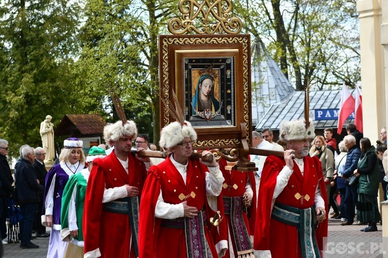 Rokitno. Jak co roku były salwy armatnie na cześć Królowej Polski
