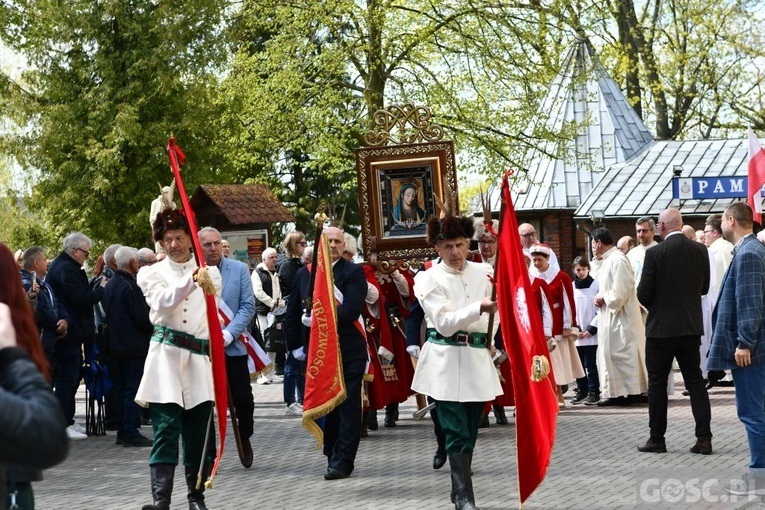 Rokitno. Jak co roku były salwy armatnie na cześć Królowej Polski