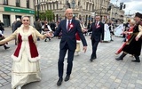 Poloneza tańczyli zarówno przedstawiciele władz miasta i województwa, jak i zwykli mieszkańcy Lublina. 