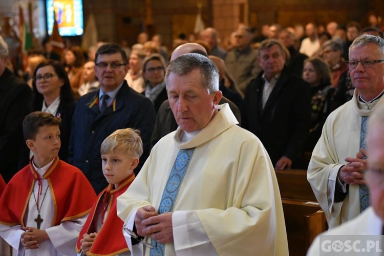 Nowa Sól. Tablica upamiętniającą zamordowanych w Katyniu kapelanów 