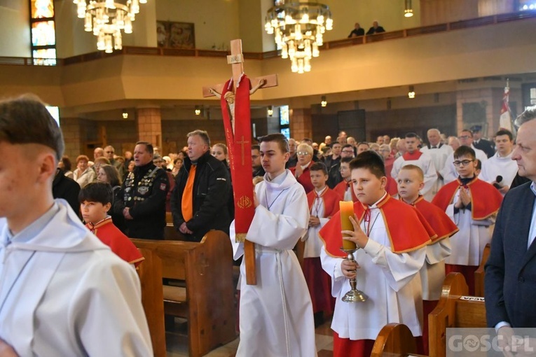 Nowa Sól. Tablica upamiętniającą zamordowanych w Katyniu kapelanów 