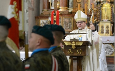 Wstawiennictwo Maryi dalekie jest od działania przypominającego dotknięcie czarodziejskiej różdżki