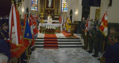 Msza św. sprawowana była w kościele garnizonowym św. Stanisława.