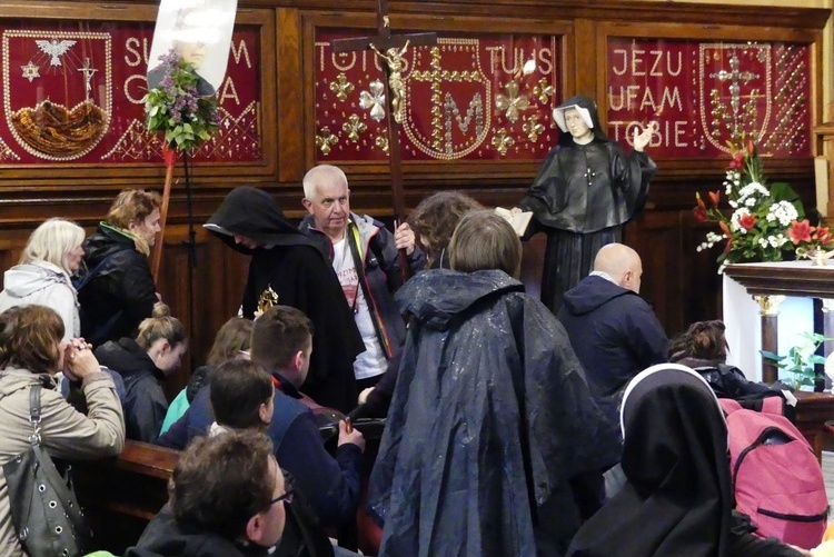 Pielgrzymi dotarli do celu - w drodze do kaplicy relikwii św. Faustyny - 2023