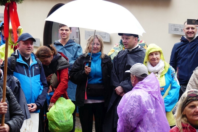 Pielgrzymi dotarli do celu - w drodze do kaplicy relikwii św. Faustyny - 2023