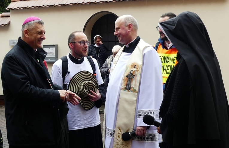 Pielgrzymi dotarli do celu - w drodze do kaplicy relikwii św. Faustyny - 2023