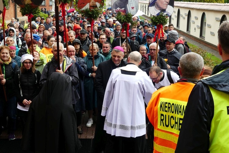 Pielgrzymi dotarli do celu - w drodze do kaplicy relikwii św. Faustyny - 2023